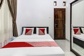 Laptop workspace, free WiFi, bed sheets