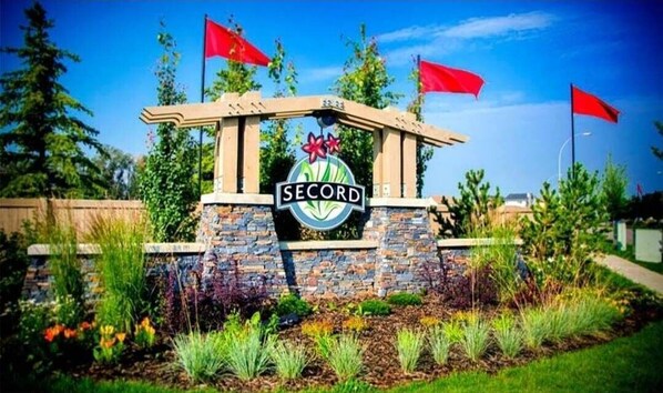 Property grounds - Stylish, New, Tempurpedic King, Private Suite & Close to WEM - no Fees!! (Edmonton)