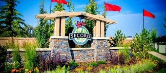 Stylish, New, Tempurpedic King, Private Suite & Close to WEM - no Fees!!