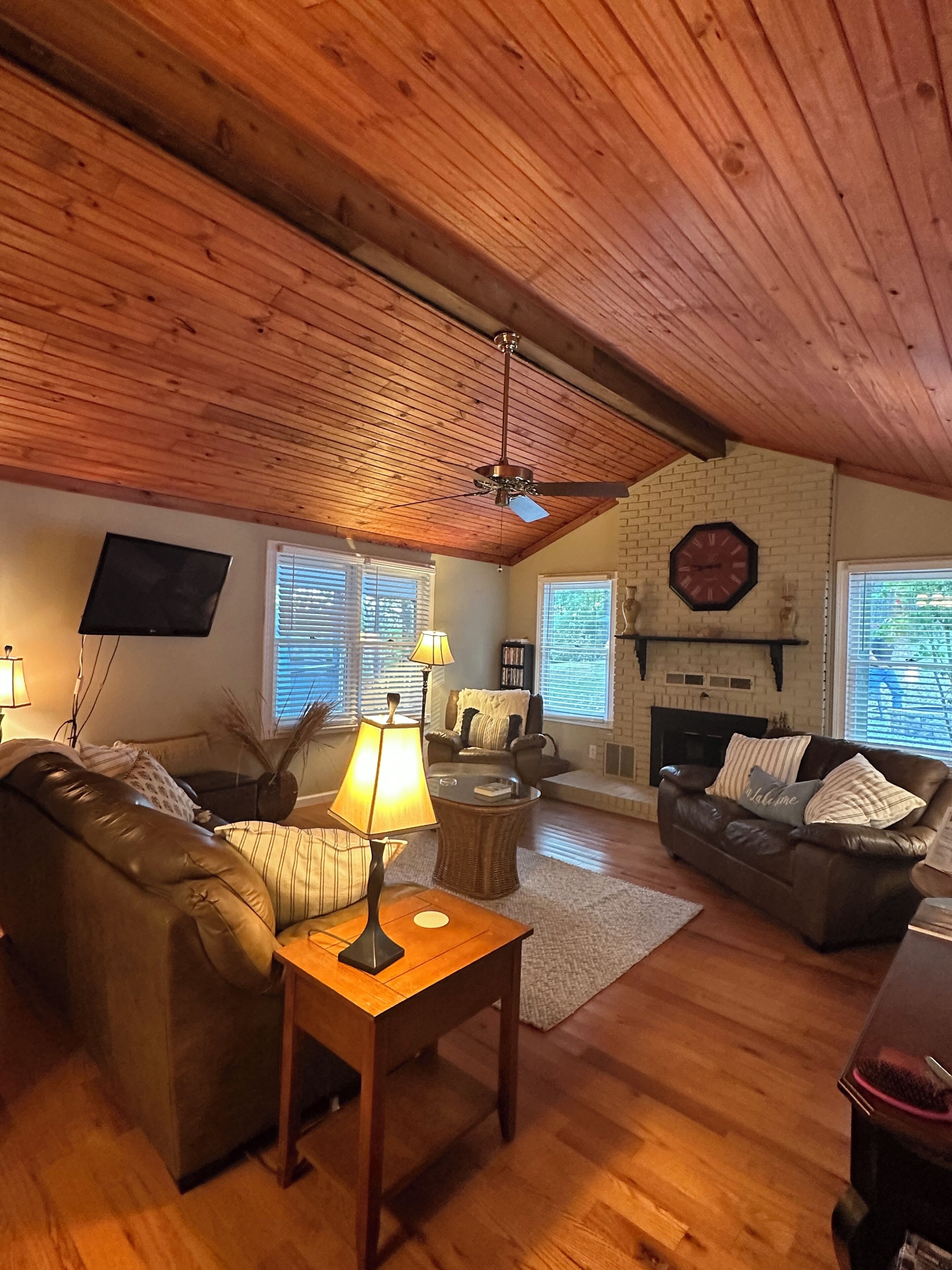 Close to Prizer Point Marina! Barkley Bliss Lakehouse close to water and woodsy!