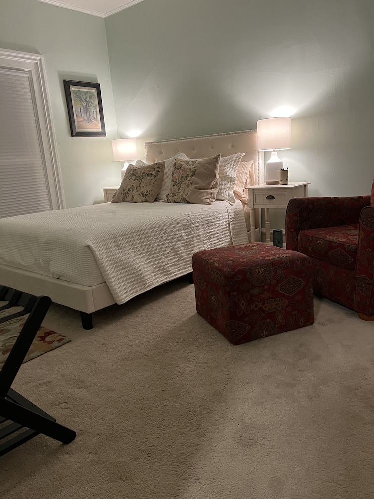 Historic Downtown Owosso Condo Owosso Vrbo