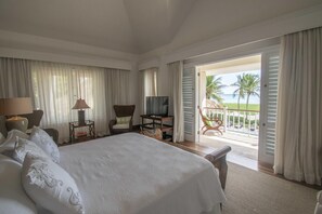 Villa, Smoking - Ocean Front Luxury Villa in Golf and Beach Resort (Punta Cana)