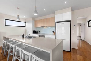 Fridge, microwave, oven, stovetop - Aireys Nest - Modern Home in Excellent Location (Aireys Inlet)
