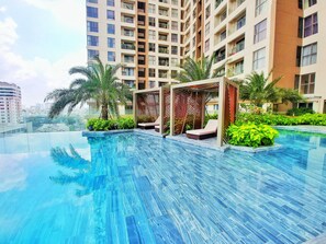 Hồ bơi ngoài trời 