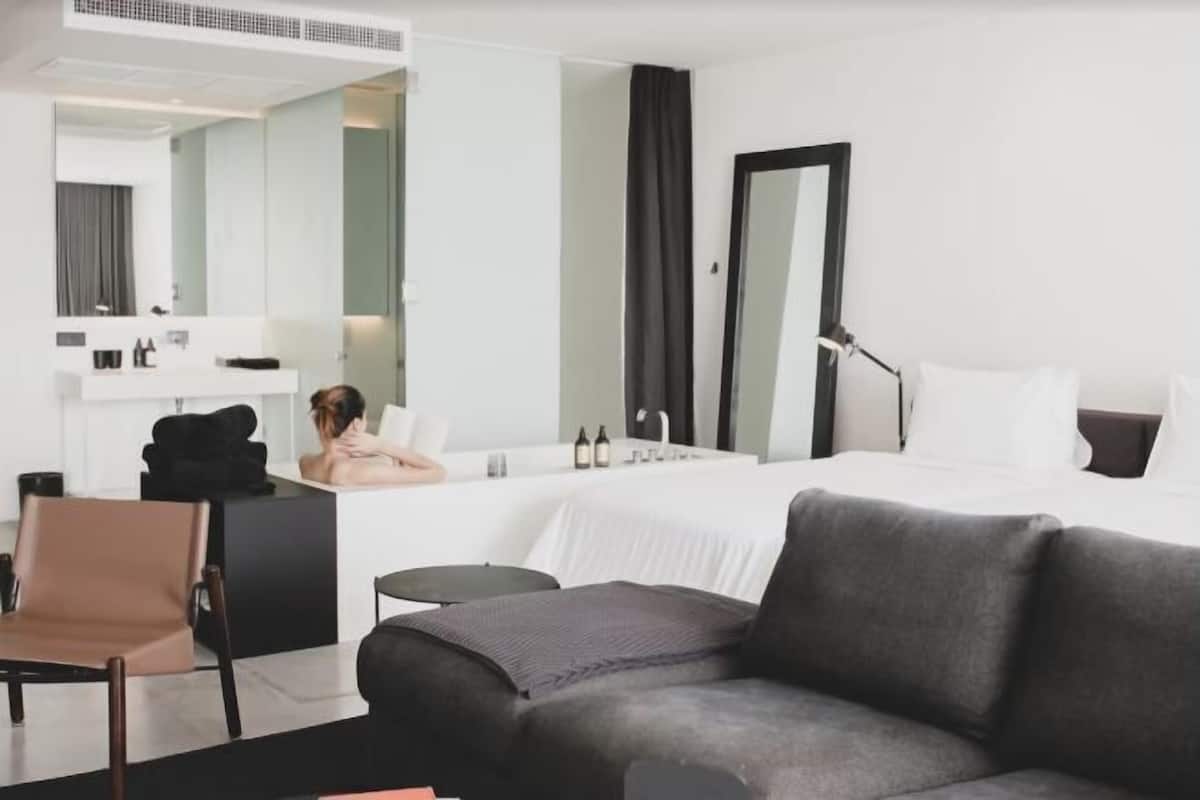 1 bedroom, free minibar, in-room safe, individually decorated