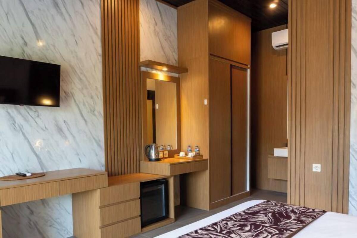 1 bedroom, in-room safe, desk, soundproofing
