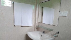 Bathroom - Amawin Resort (Ambalantota)
