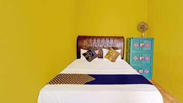 Habitación doble | Espacio para trabajar con laptop, wifi gratis y ropa de cama