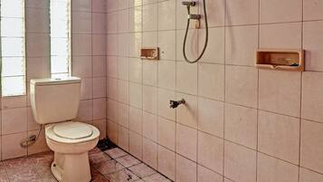 Double Room | Bathroom | Shower, towels