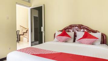 Kamar Double Standar | Ruang kerja ramah laptop, Wi-Fi gratis, dan seprai linen