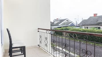 Phòng đôi Tiêu chuẩn | Khu vực làm việc phù hợp cho laptop