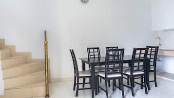 Standard Double Room | Laptop workspace, free WiFi, bed sheets