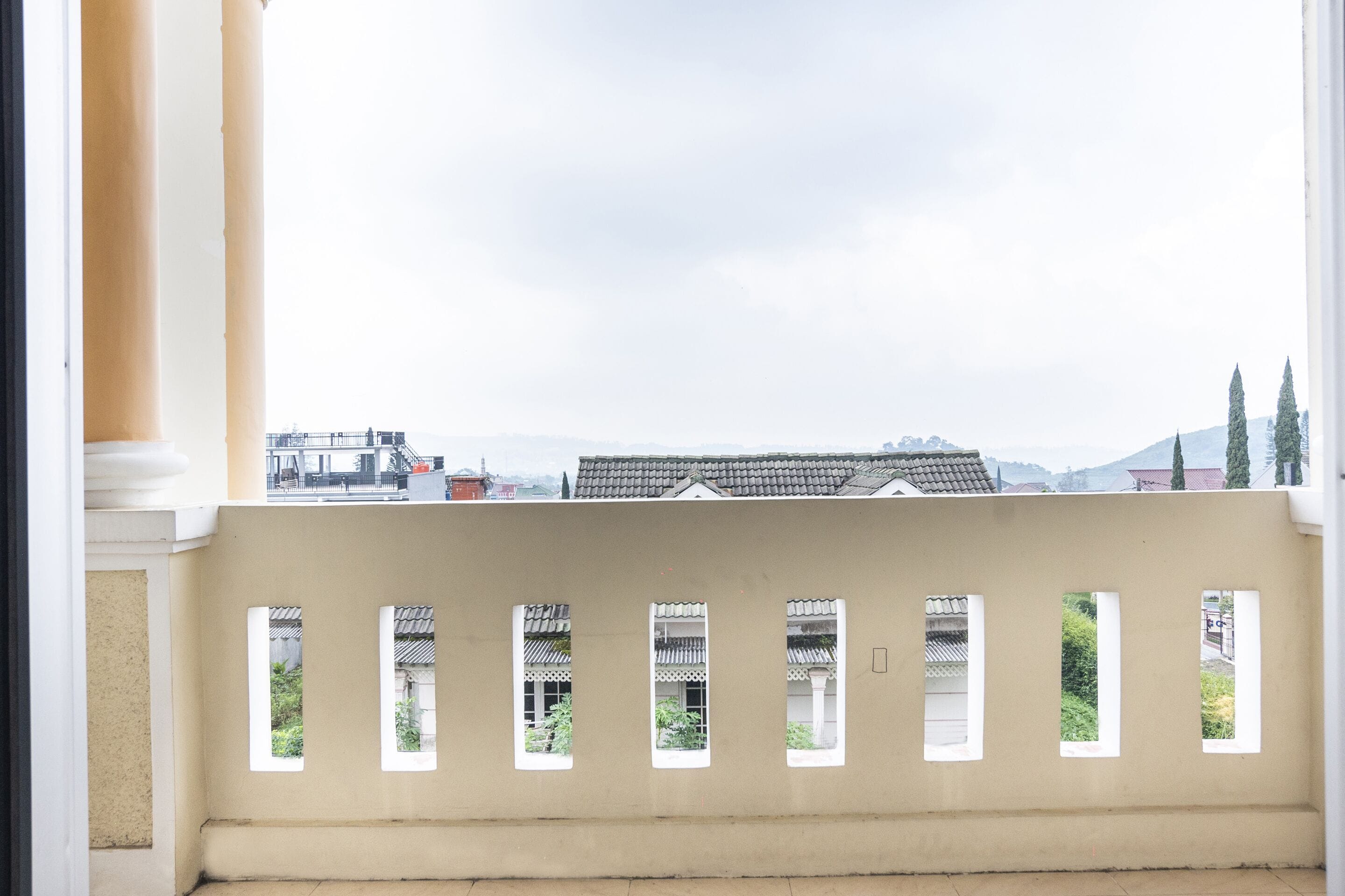 Kamar Double Standar | Ruang kerja ramah laptop, Wi-Fi gratis, dan seprai linen