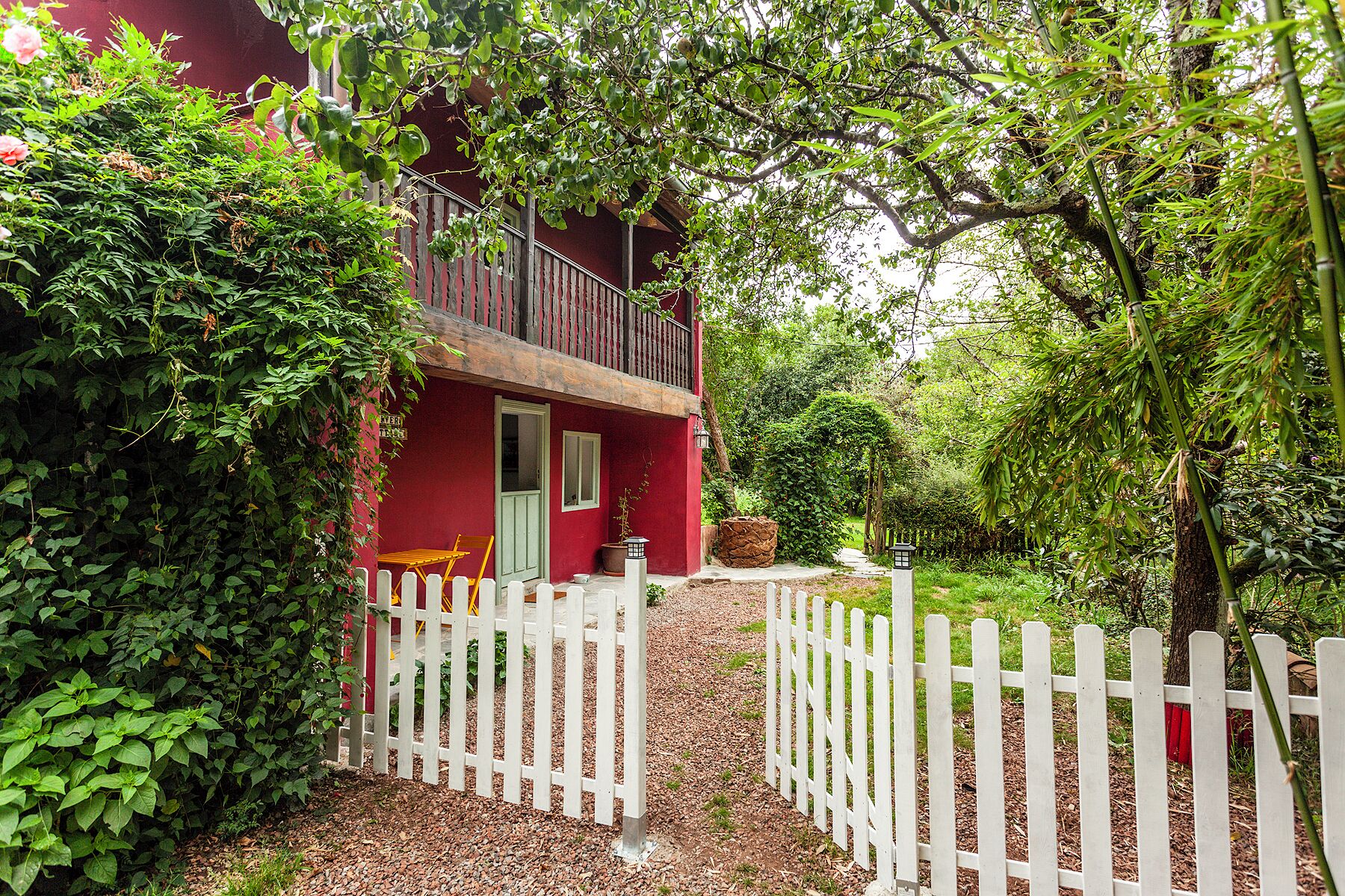 المنطقة المحيطة بالمنشأة