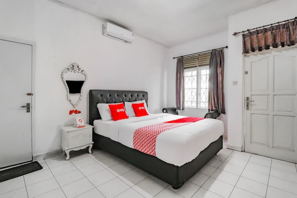 Suite | 1 bedroom, laptop workspace, free WiFi, bed sheets - OYO 90223 Bumi Langit (Cianjur)