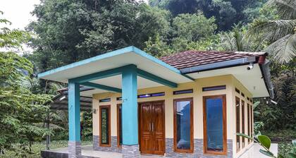 OYO Homes 90916 Eco Tourism Geopark Rajamandala Homestay Syariah