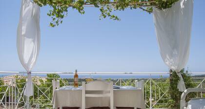 Elegant villas with amazing sea view - just 1,5 km from the beach!
