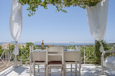 Elegant villas with amazing  sea view  - just 1,5 km from the beach!