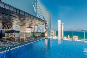 Outdoor pool - Lemore Hotel-senior City View (Nha Trang)