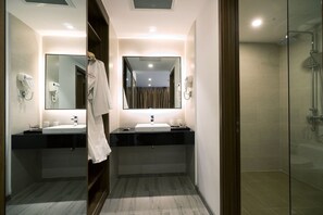 Bathroom - Lemore Hotel-senior City View (Nha Trang)