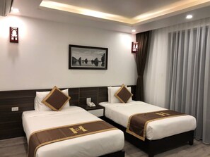 Iron/ironing board, bed sheets - Helen hotel - Twin Room (Ha Long)