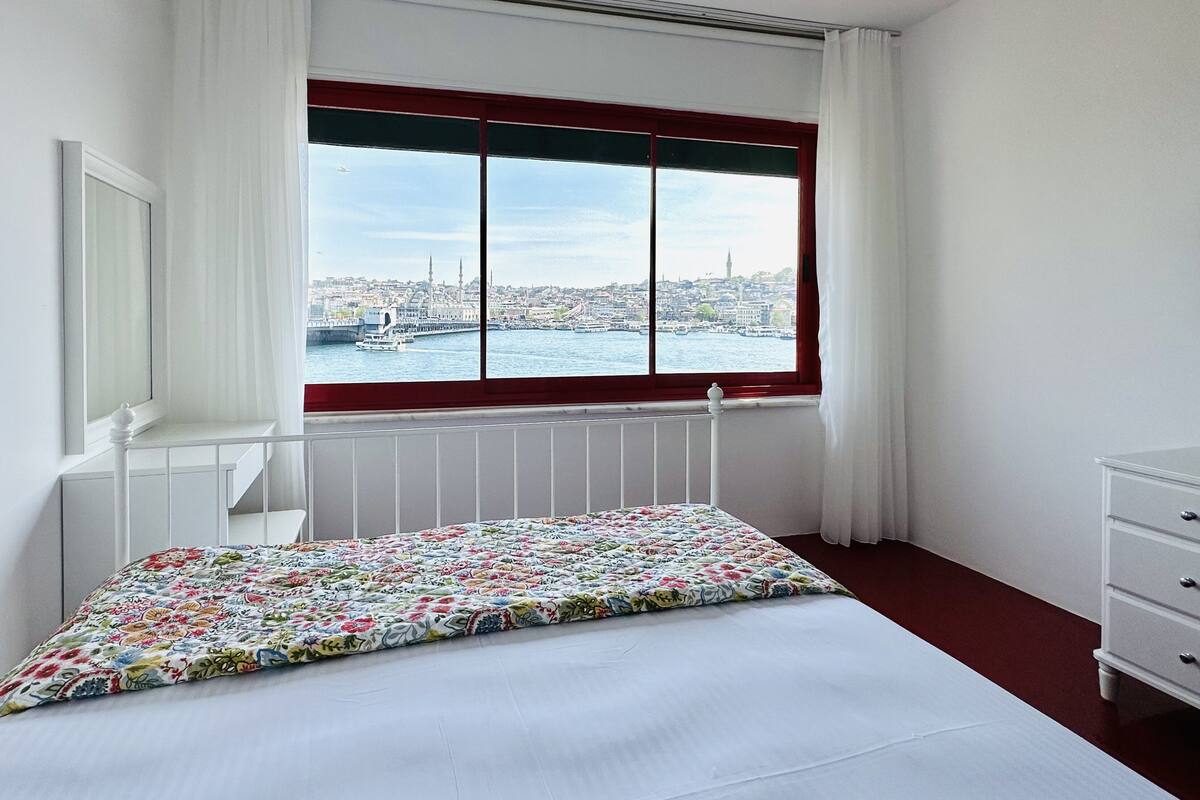 Chambre Premium, 1 très grand lit, non-fumeurs, vue mer | 1 chambre, matelas Select Comfort, mini-bar avec articles gratuits