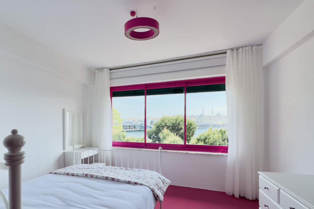 Chambre Deluxe, 1 très grand lit, non-fumeurs, vue mer | 1 chambre, matelas Select Comfort, mini-bar avec articles gratuits