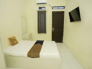 Free WiFi, bed sheets - OYO 91635 Wisma Terace House (Jakarta)