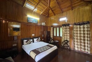 Habitación doble estándar | Muebles diferentes, tabla de planchar con plancha y wifi gratis 