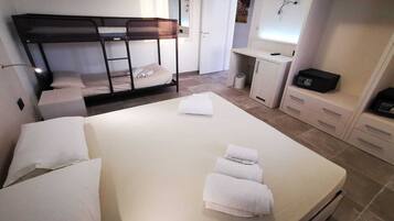 3 bedrooms, free WiFi, bed sheets