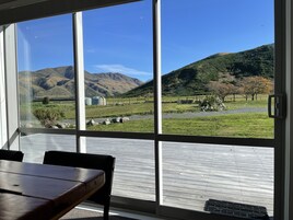 Superior Villa, 5 Bedrooms, Kitchen, Mountain View | Bed sheets