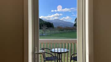 Superior Chalet, Kitchenette, Mountain View | 1 bedroom, bed sheets