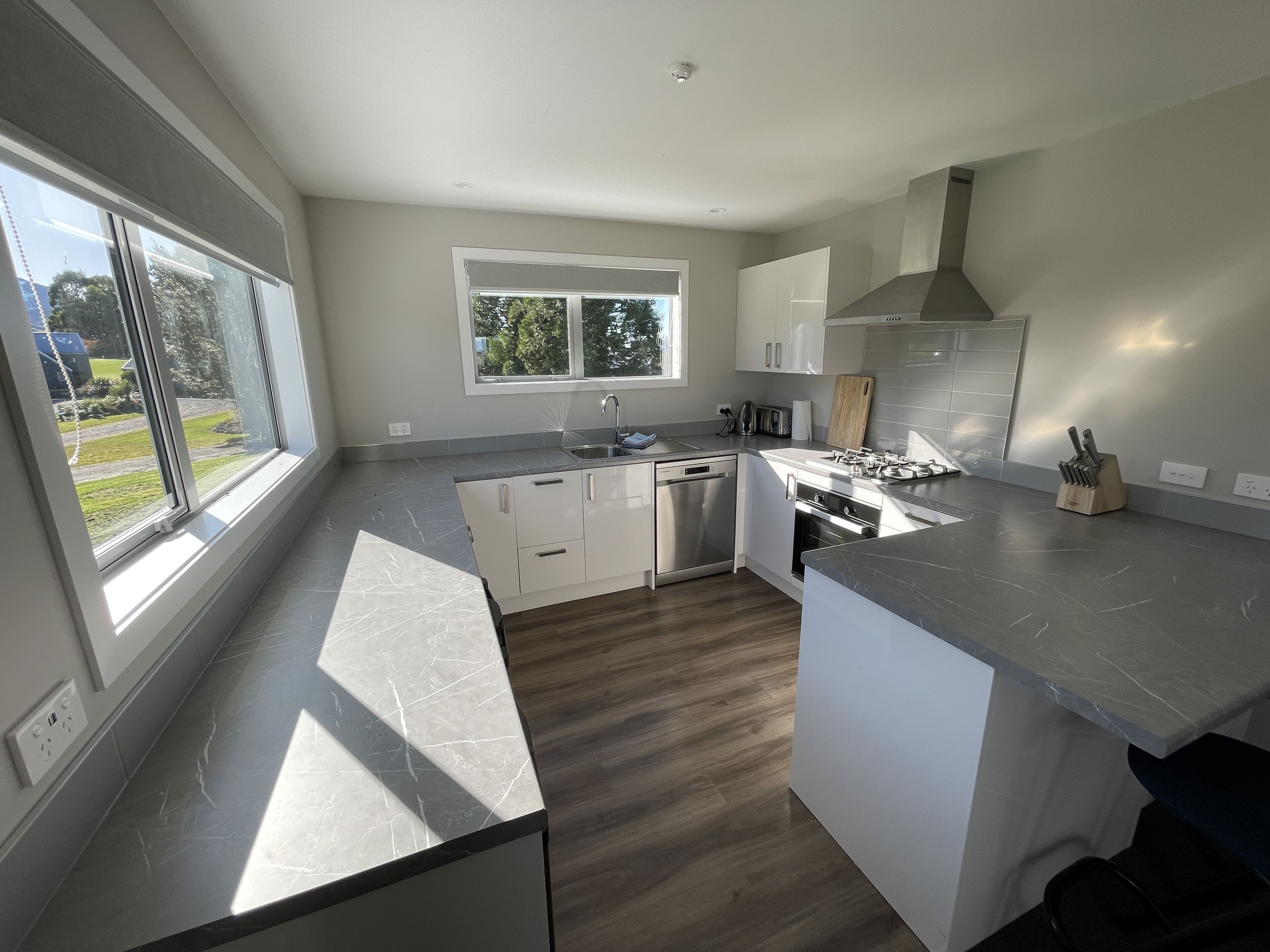 Superior Villa, 3 Bedrooms, Kitchen, Mountain View | Private kitchen | Full-size fridge, microwave, oven, stovetop