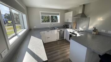 Superior Villa, 3 Bedrooms, Kitchen, Mountain View | Private kitchen | Full-size fridge, microwave, oven, stovetop