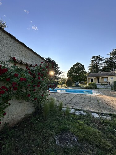 Villa avec Piscine Privée et Jardin vue Pic Saint Loup