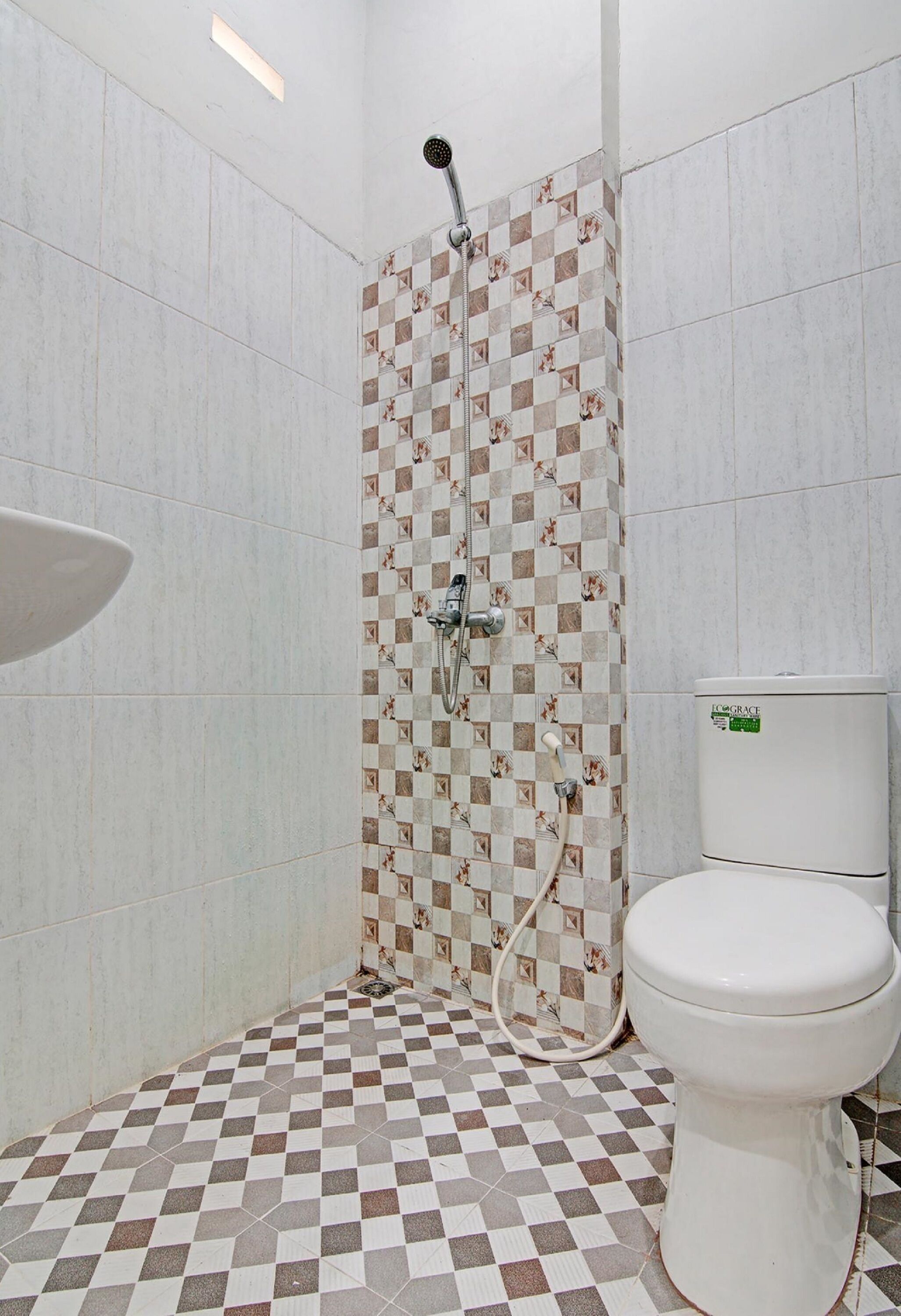 OYO 92176 Sandira Syariah