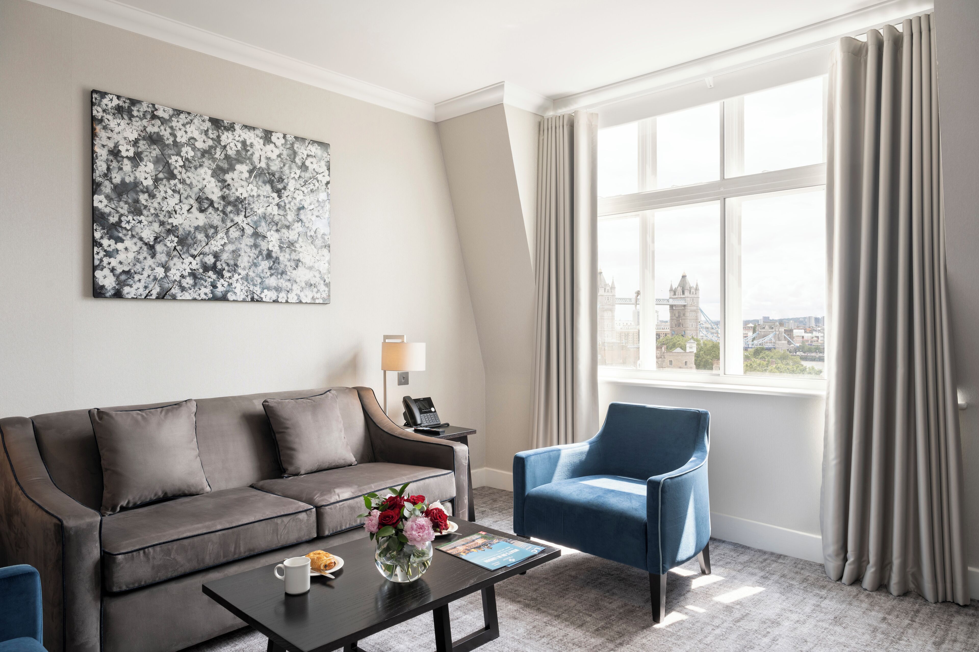 ตู้นิรภัยในห้องพัก, โต๊ะทำงาน, พื้นที่ทำงานแบบใช้แล็ปท็อป, ผ้าม่านกันแสง