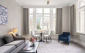 32-inch Smart TV with digital channels, TV - Tower Residences by Blue Orchid (London)