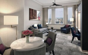 32-inch Smart TV with digital channels, TV - Tower Residences by Blue Orchid (London)