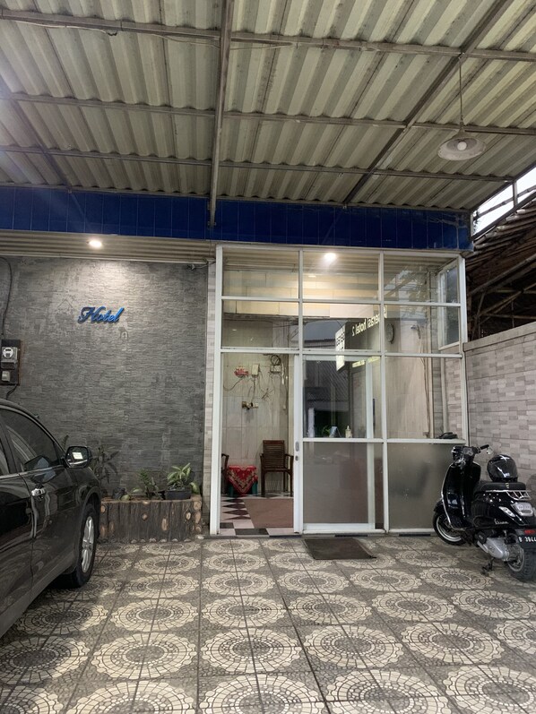 Mặt tiền nơi lưu trú