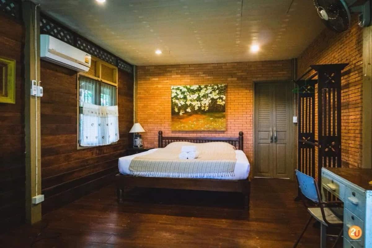 Chalet, 3 Bedrooms | 1 bedroom, in-room safe, desk, free WiFi