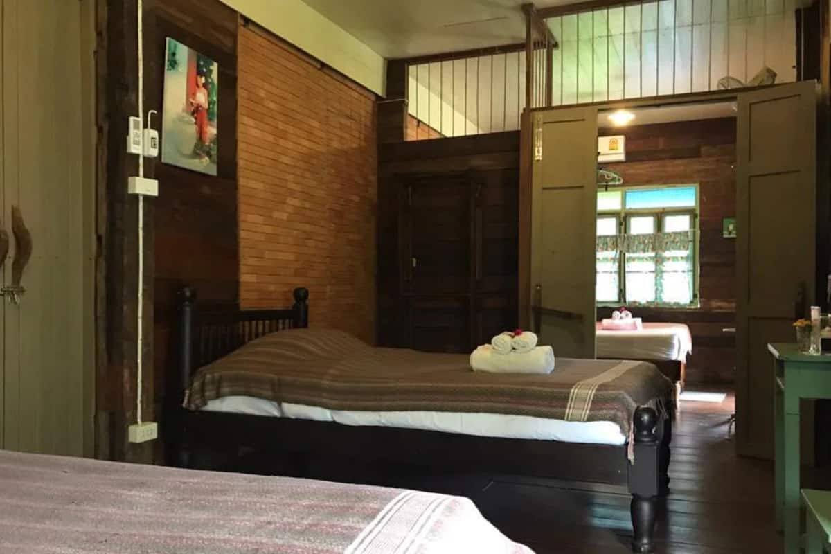Chalet, 2 Bedrooms | 1 bedroom, in-room safe, desk, free WiFi