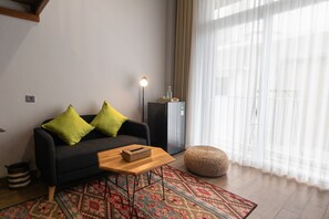 Room, Mezzanine | Living area