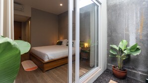 Deluxe Pool Access Room