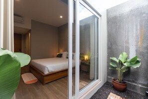 Deluxe Pool Access Room