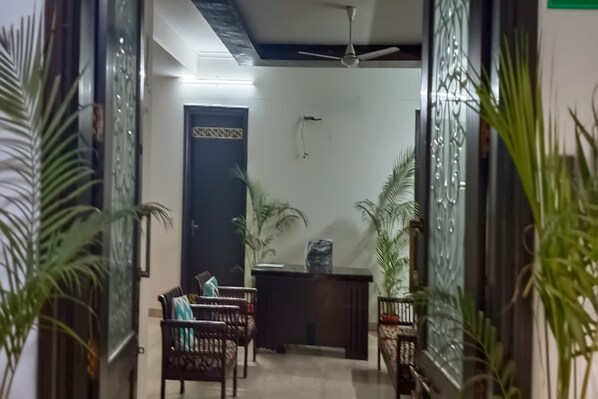 Exterior - Singh Deluxe Inn (Gurugram)