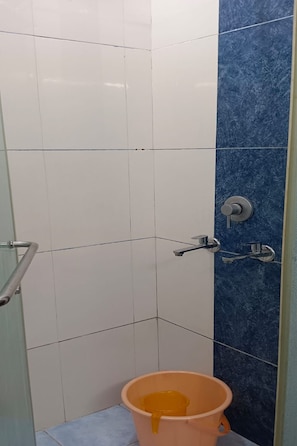 Bathroom - Singh Deluxe Inn (Gurugram)