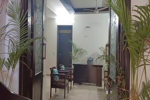 Quầy tiếp tân