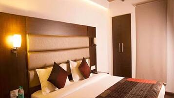 In-room safe, desk, iron/ironing board, free WiFi