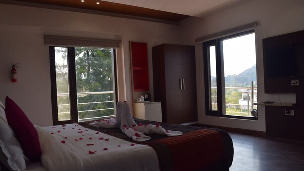 Cottage | In-room safe, desk, iron/ironing board (on request), WiFi (free) - Ville Paradise (Nainital)